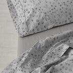 Juego de Sábanas Estampadas Abi con Biés | 50% Algodón - 50% Poliéster 144 hilos - Plomo