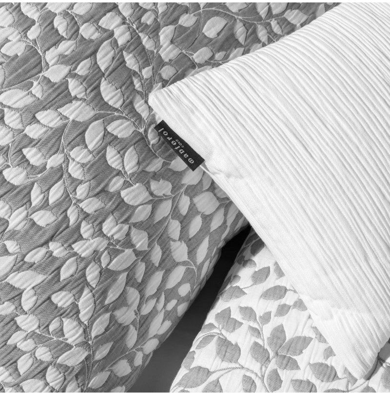 Colcha Jacquard Reversible Maltes Hojas